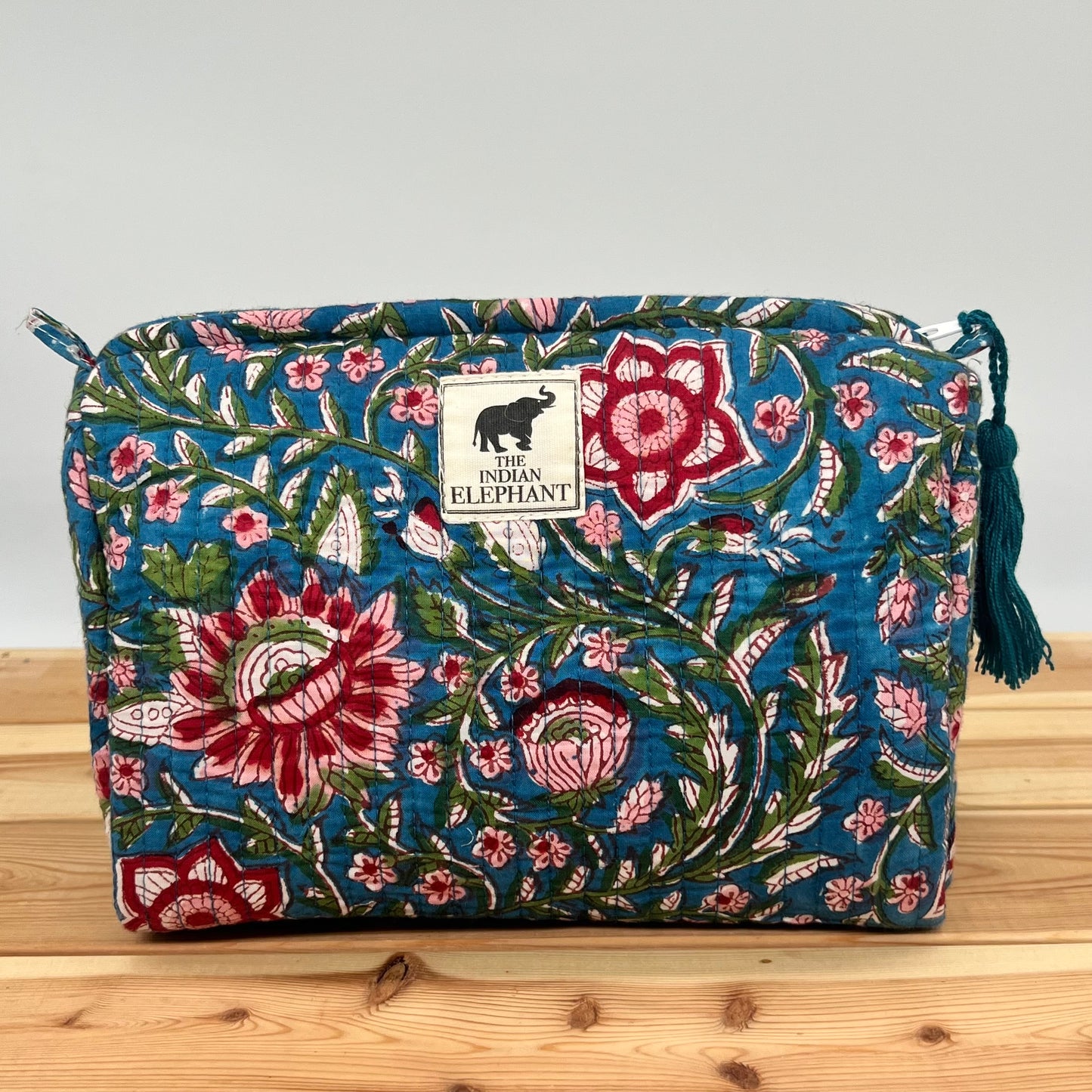 WATERPROOF MAKEUP BAG