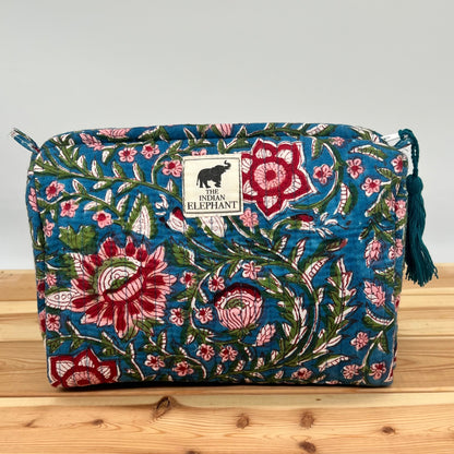 WATERPROOF MAKEUP BAG