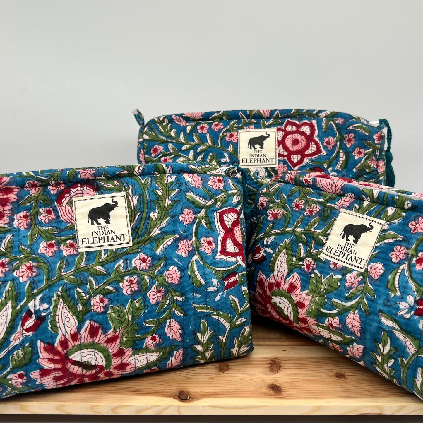 WATERPROOF MAKEUP BAG