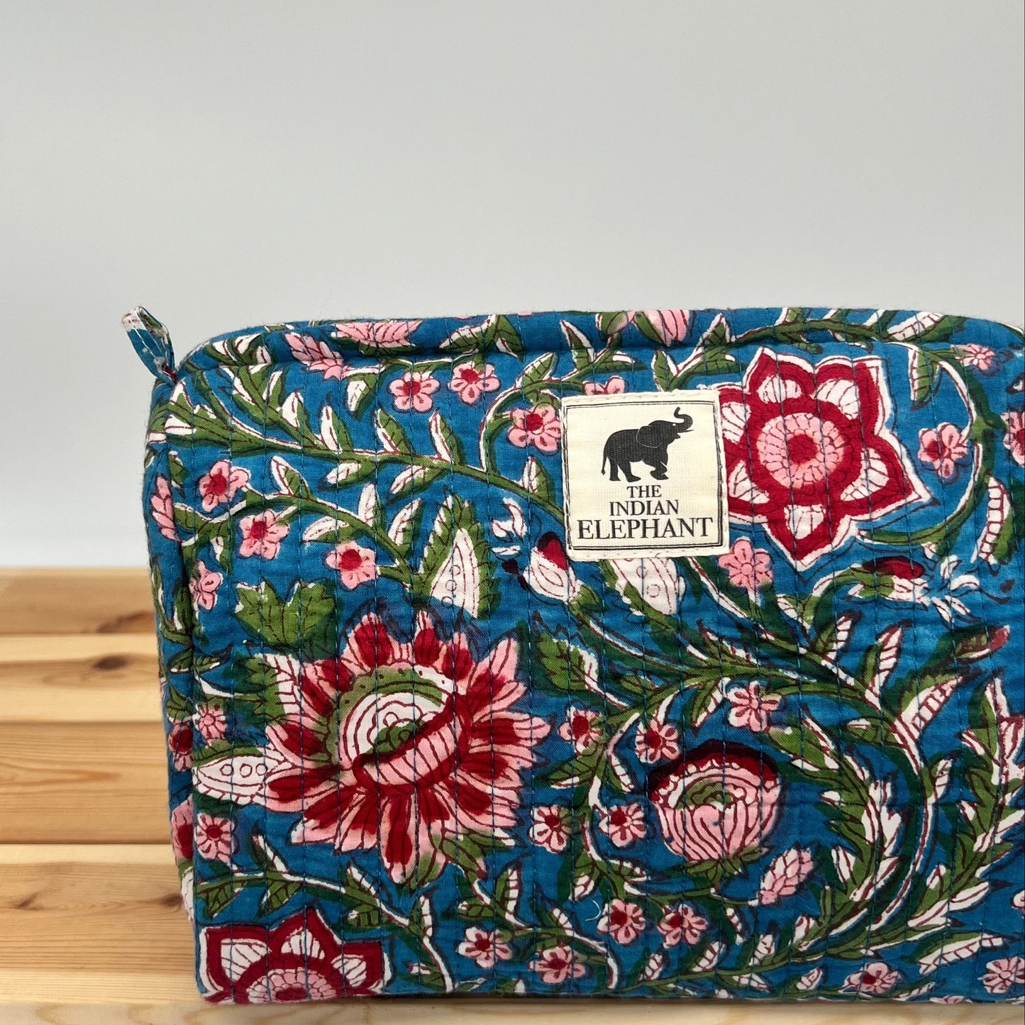 WATERPROOF MAKEUP BAG