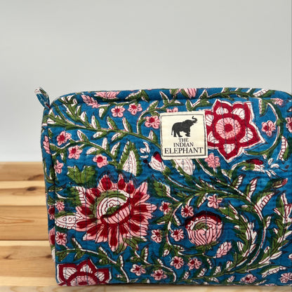 WATERPROOF MAKEUP BAG