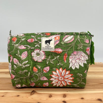 WATERPROOF MAKEUP BAG