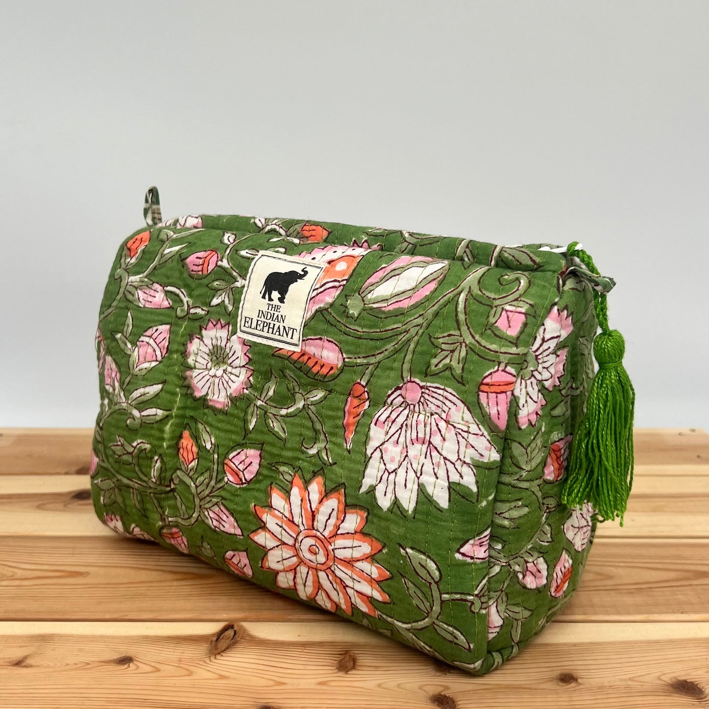 WATERPROOF MAKEUP BAG