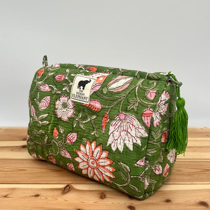 WATERPROOF MAKEUP BAG