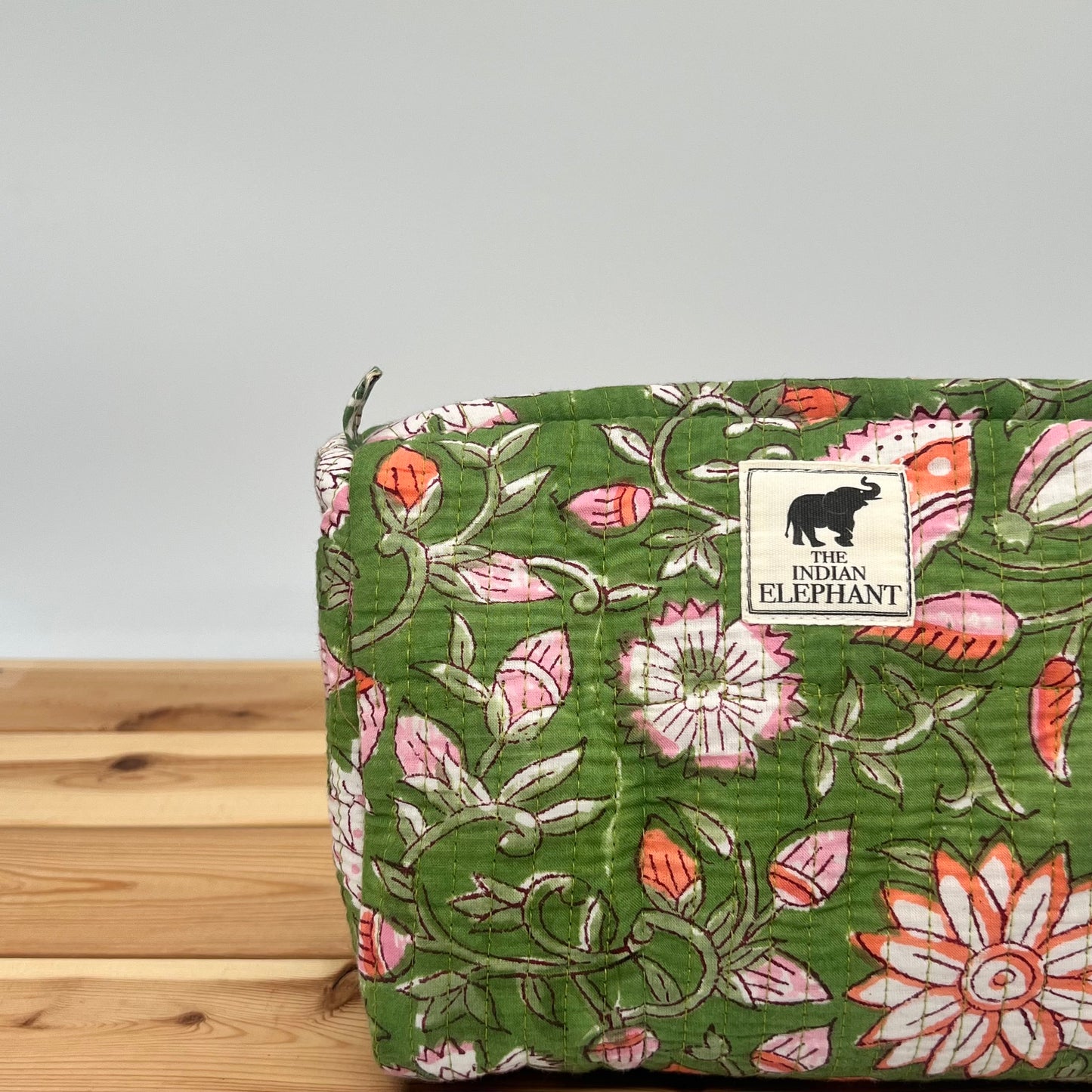 WATERPROOF MAKEUP BAG