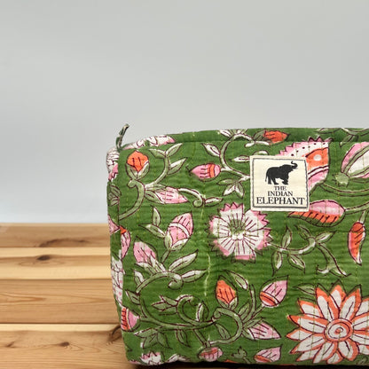 WATERPROOF MAKEUP BAG