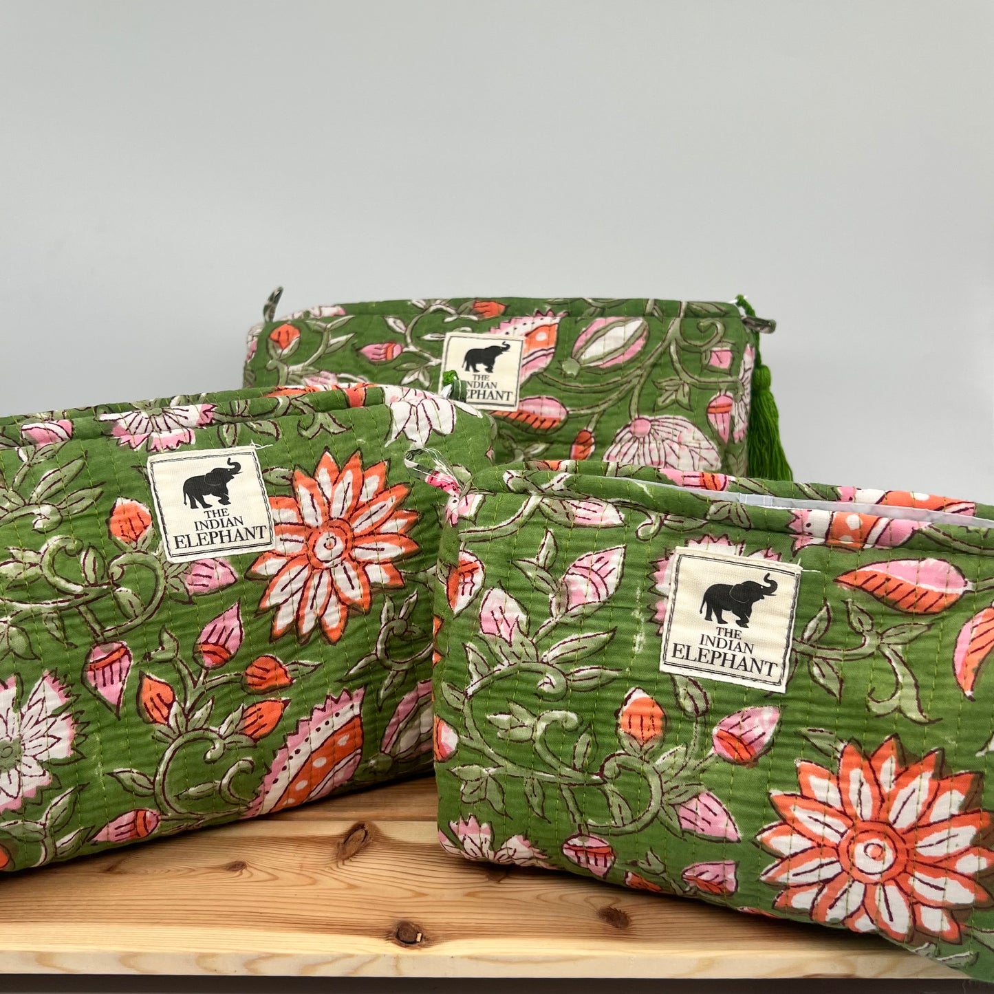 WATERPROOF MAKEUP BAG