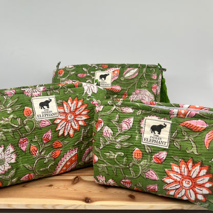 WATERPROOF MAKEUP BAG