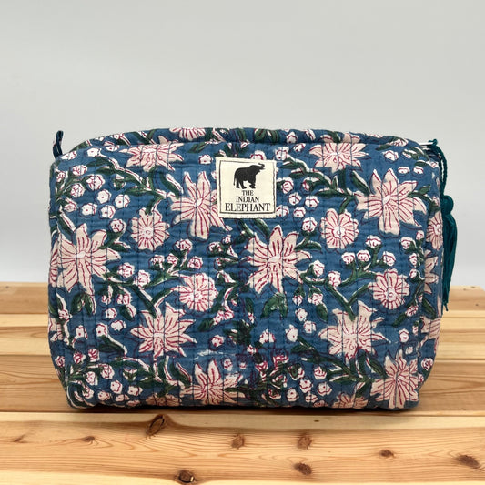 WATERPROOF MAKEUP BAG