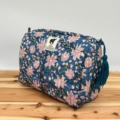 WATERPROOF MAKEUP BAG
