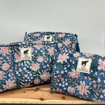WATERPROOF MAKEUP BAG