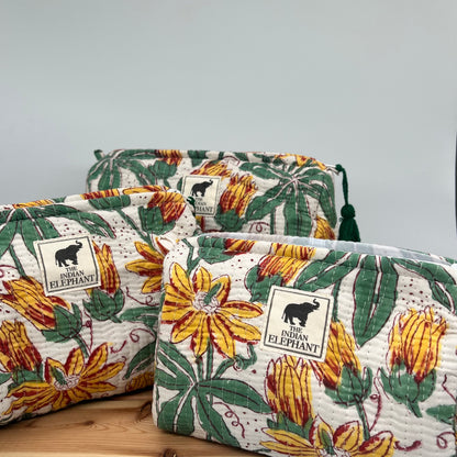 WATERPROOF MAKEUP BAG