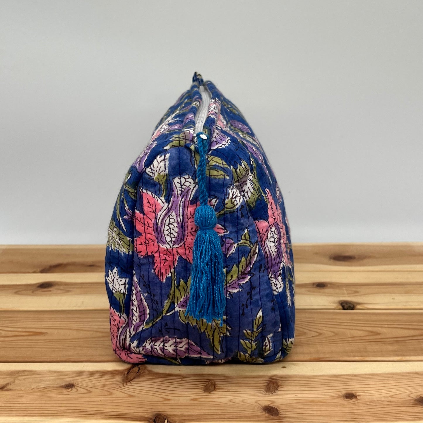 WATERPROOF MAKEUP BAG