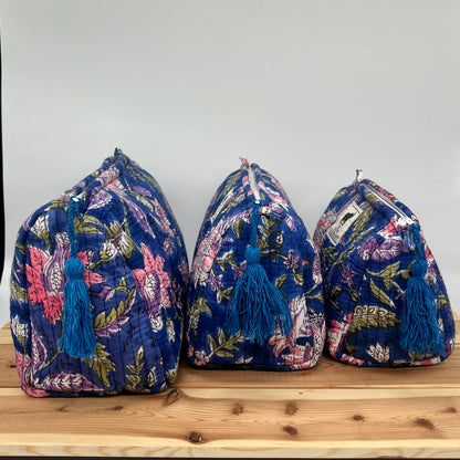 WATERPROOF MAKEUP BAG