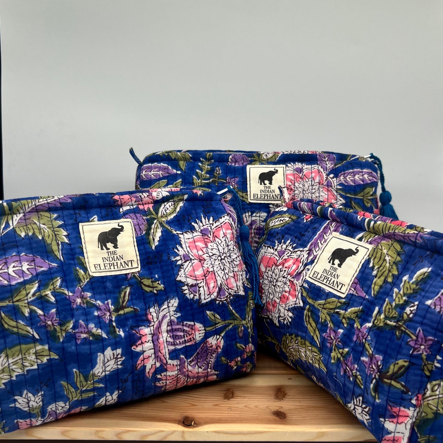 WATERPROOF MAKEUP BAG