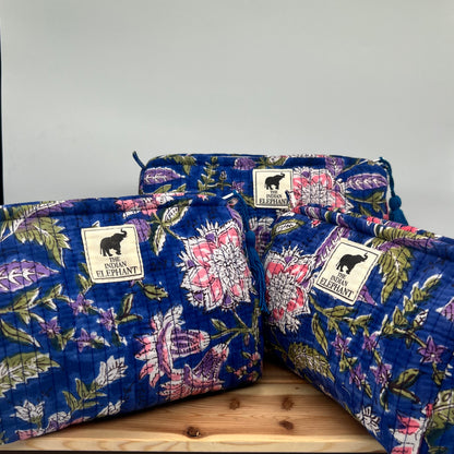 WATERPROOF MAKEUP BAG