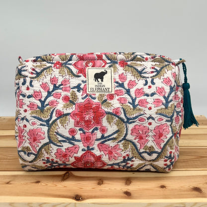 WATERPROOF MAKEUP BAG