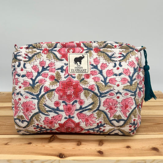 WATERPROOF MAKEUP BAG