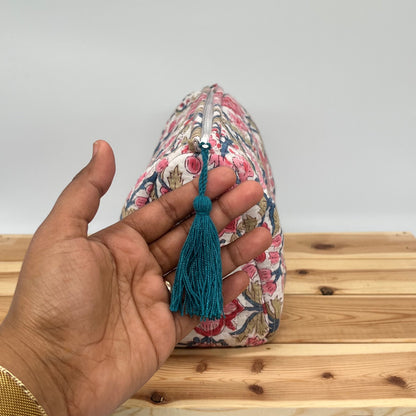 WATERPROOF MAKEUP BAG