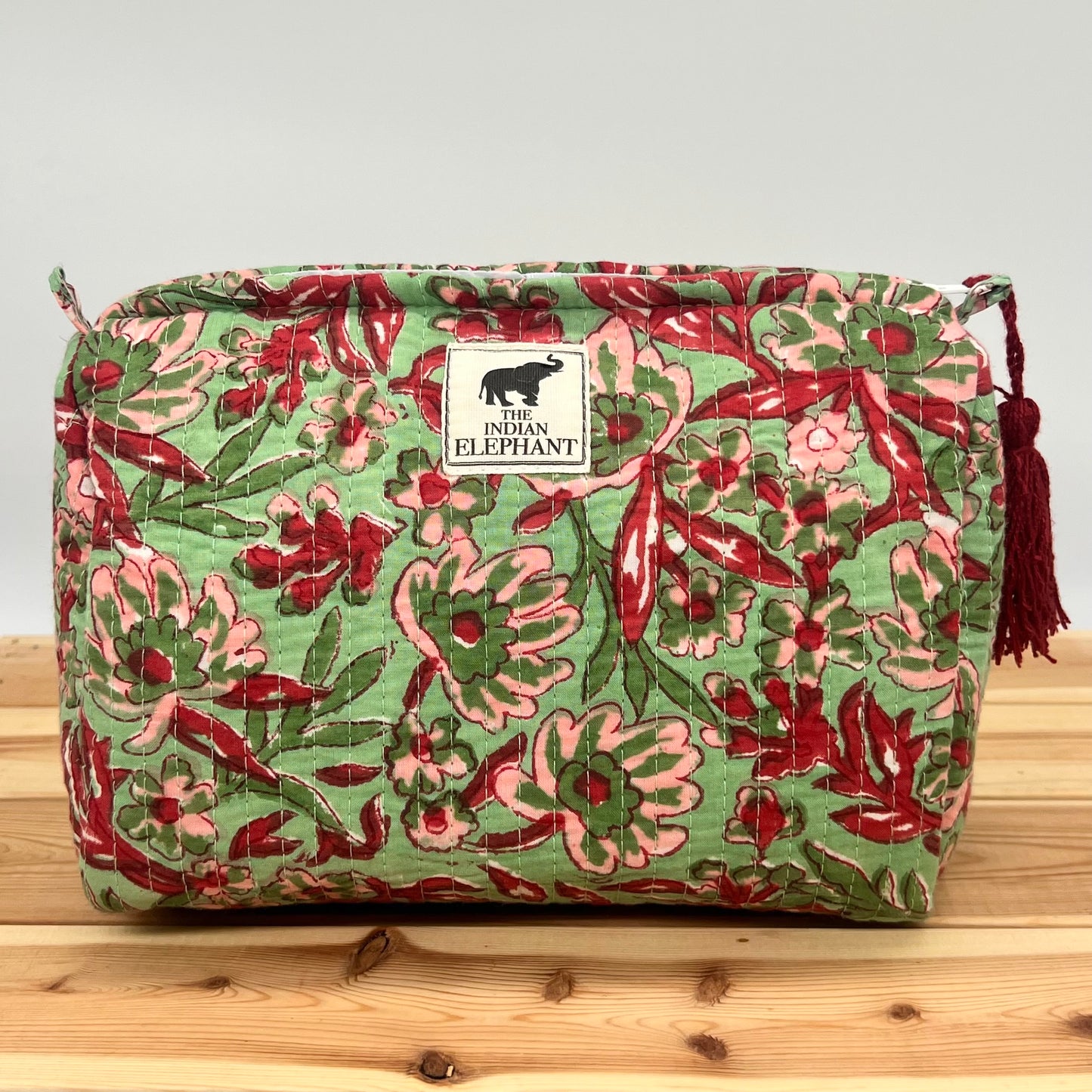 WATERPROOF MAKEUP BAG