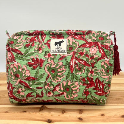 WATERPROOF MAKEUP BAG