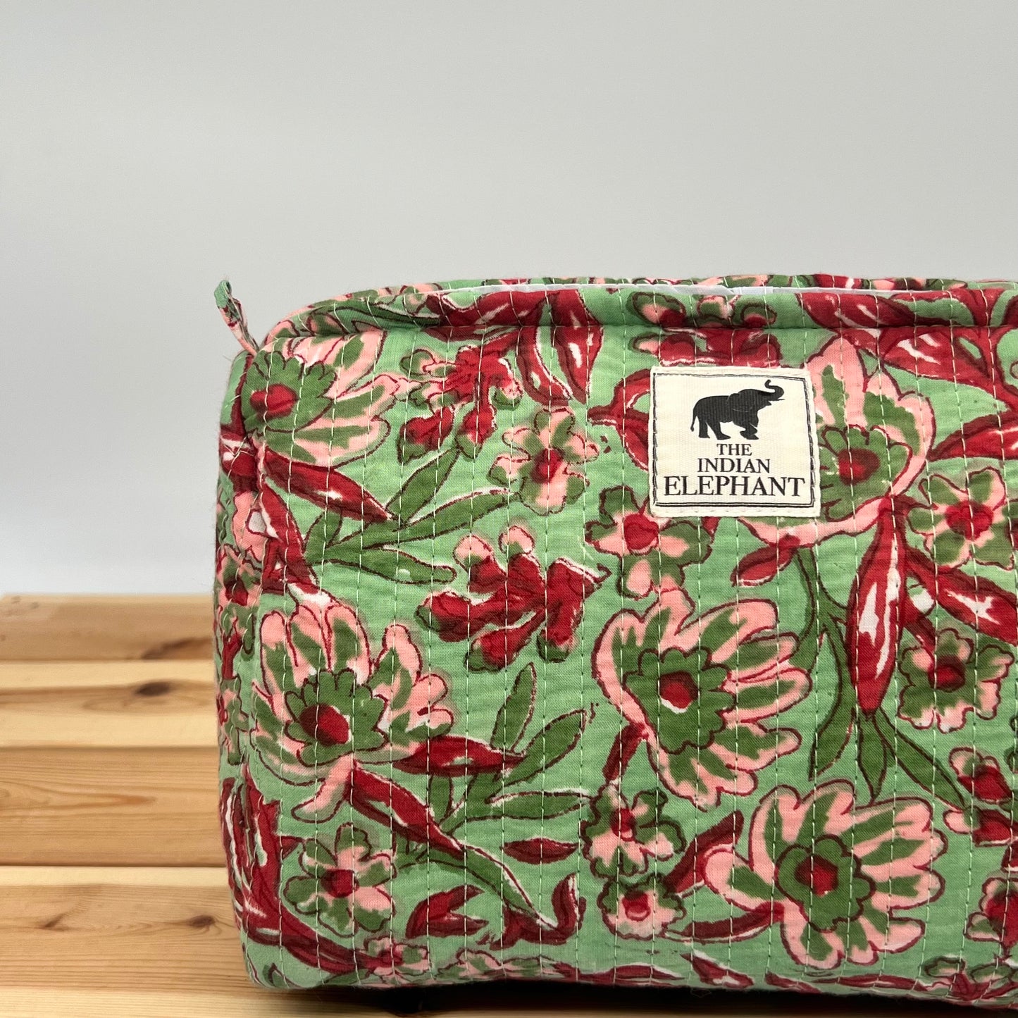 WATERPROOF MAKEUP BAG