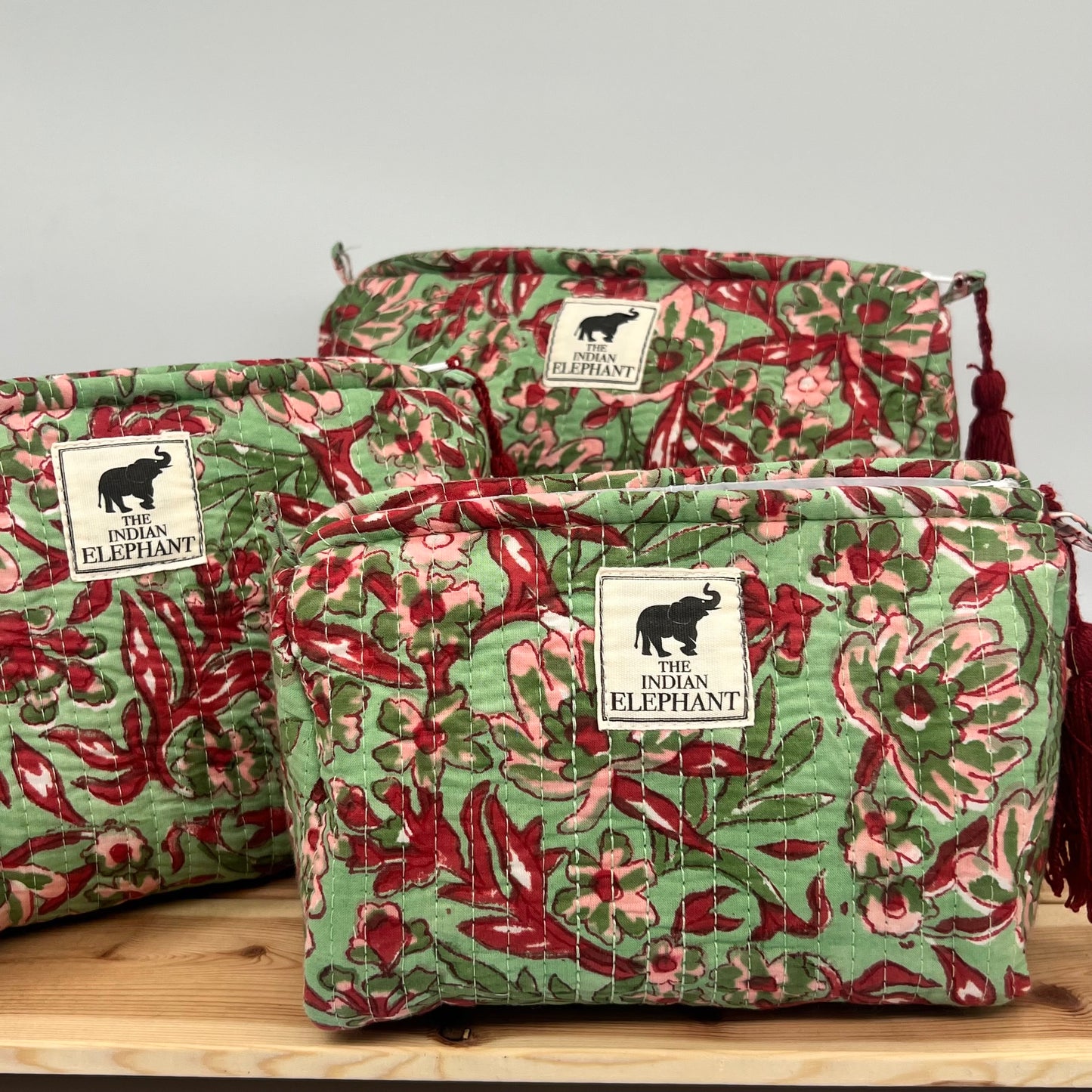 WATERPROOF MAKEUP BAG