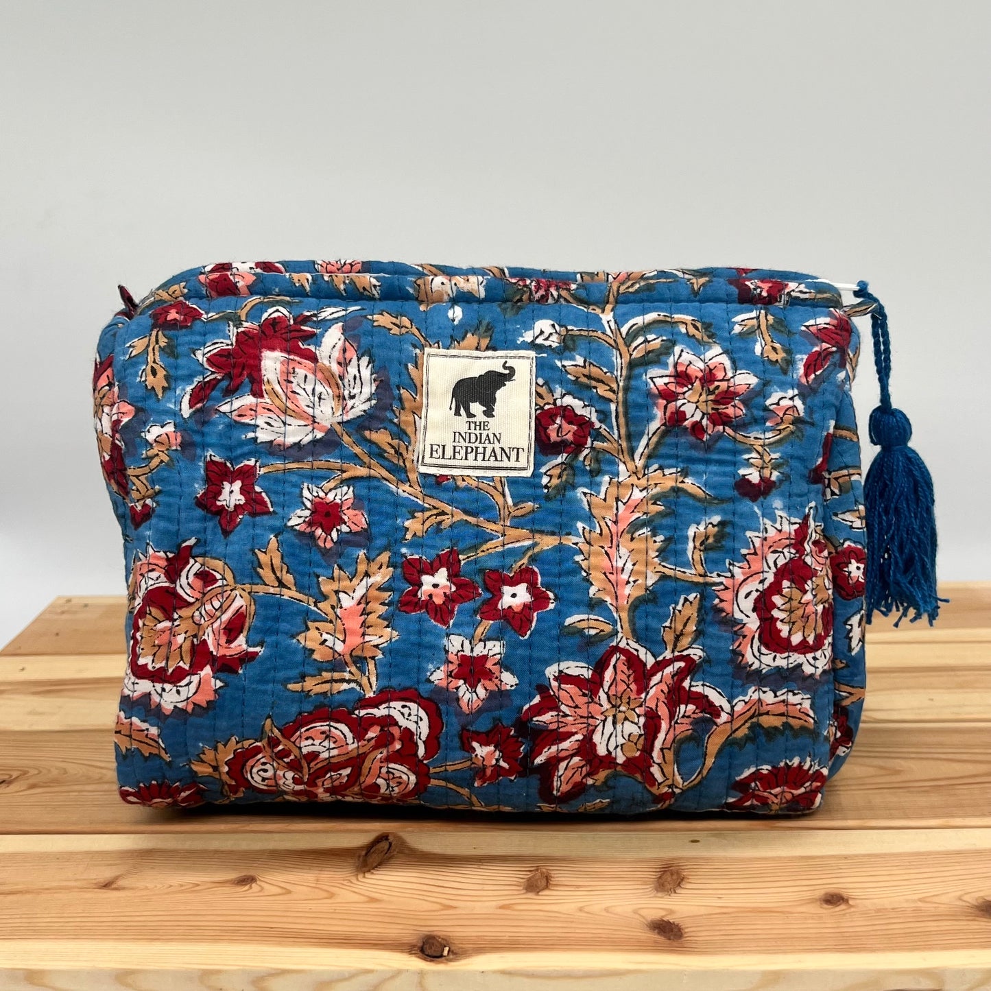 WATERPROOF MAKEUP BAG