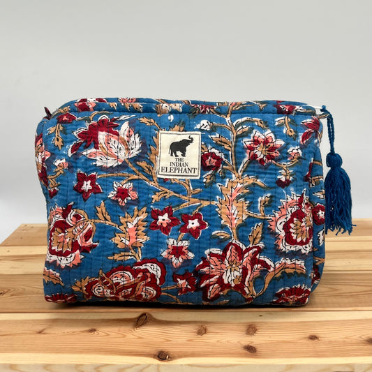 WATERPROOF MAKEUP BAG