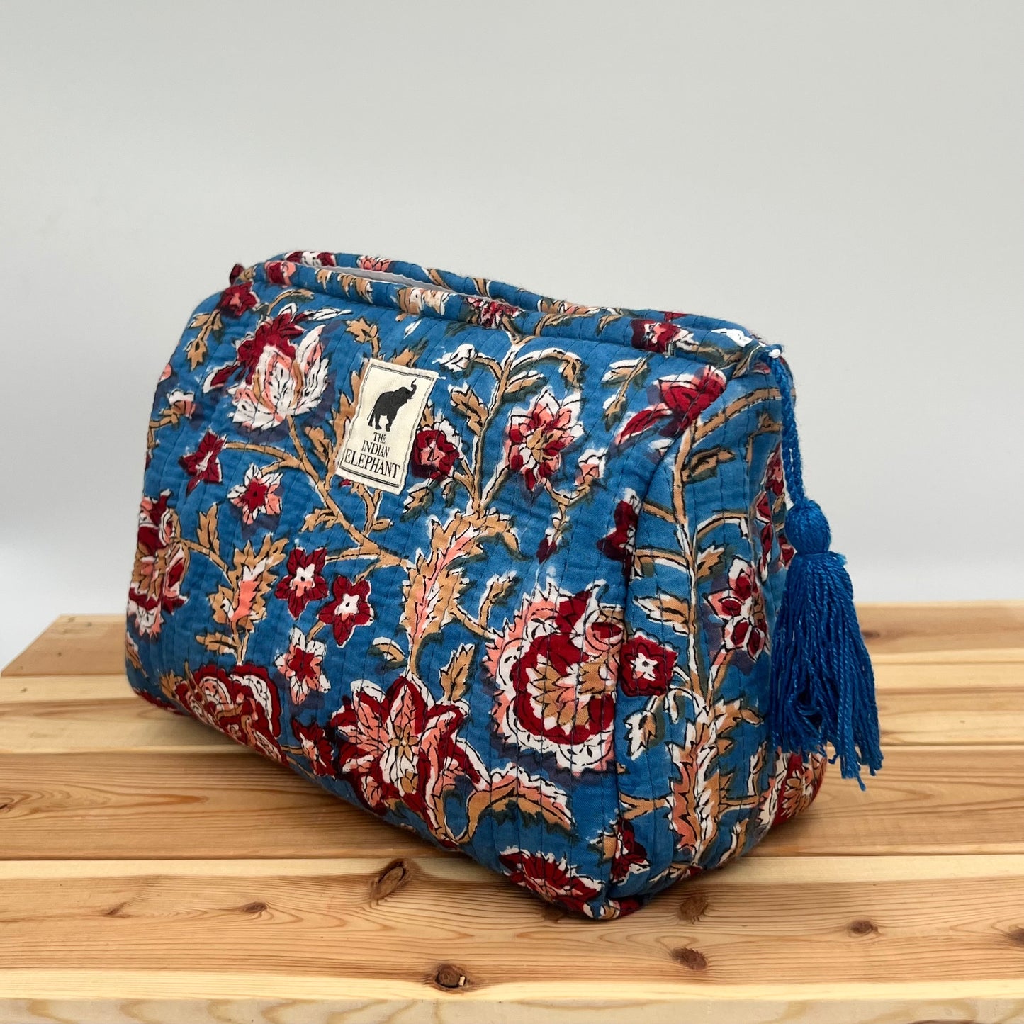 WATERPROOF MAKEUP BAG