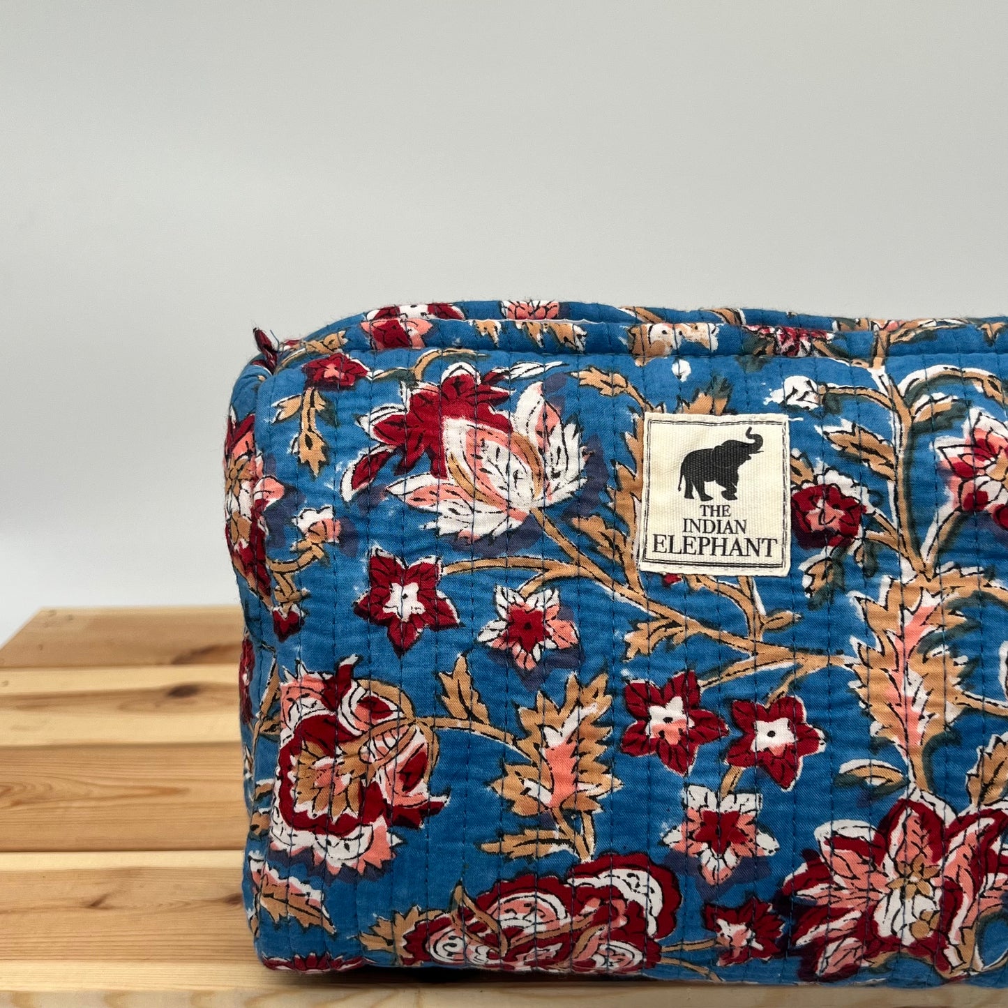 WATERPROOF MAKEUP BAG