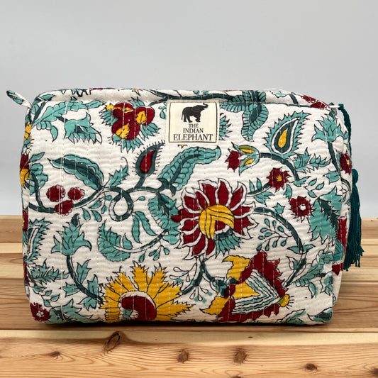 WATERPROOF MAKEUP BAG
