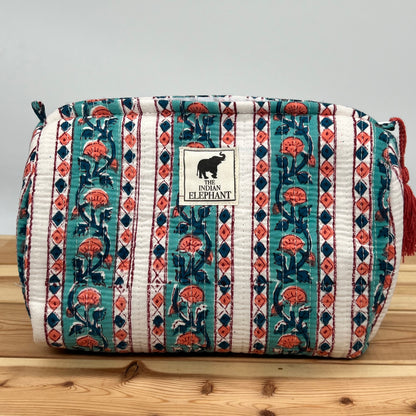 WATERPROOF MAKEUP BAG
