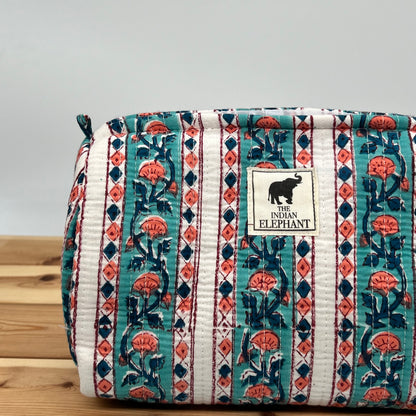 WATERPROOF MAKEUP BAG