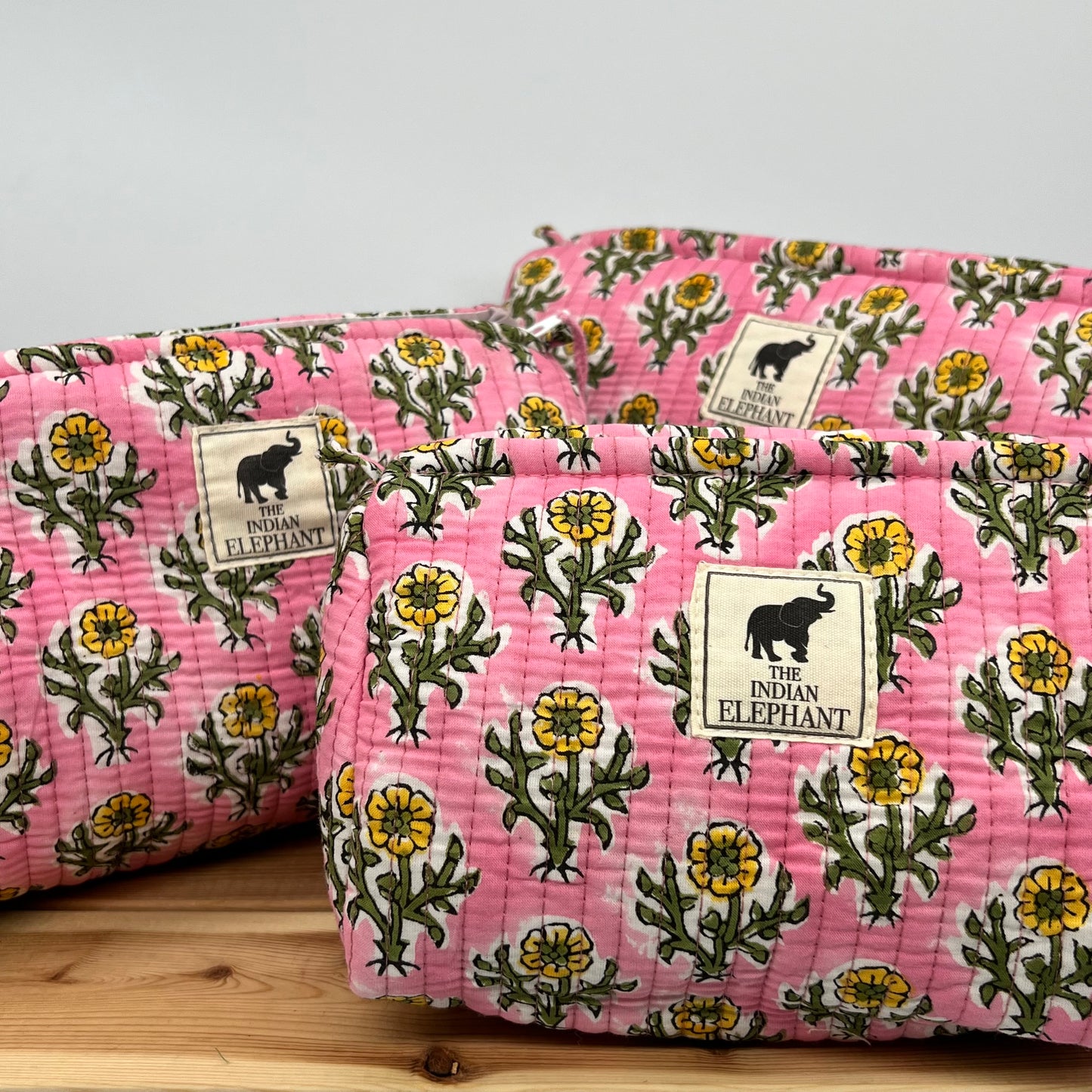 WATERPROOF MAKEUP BAG