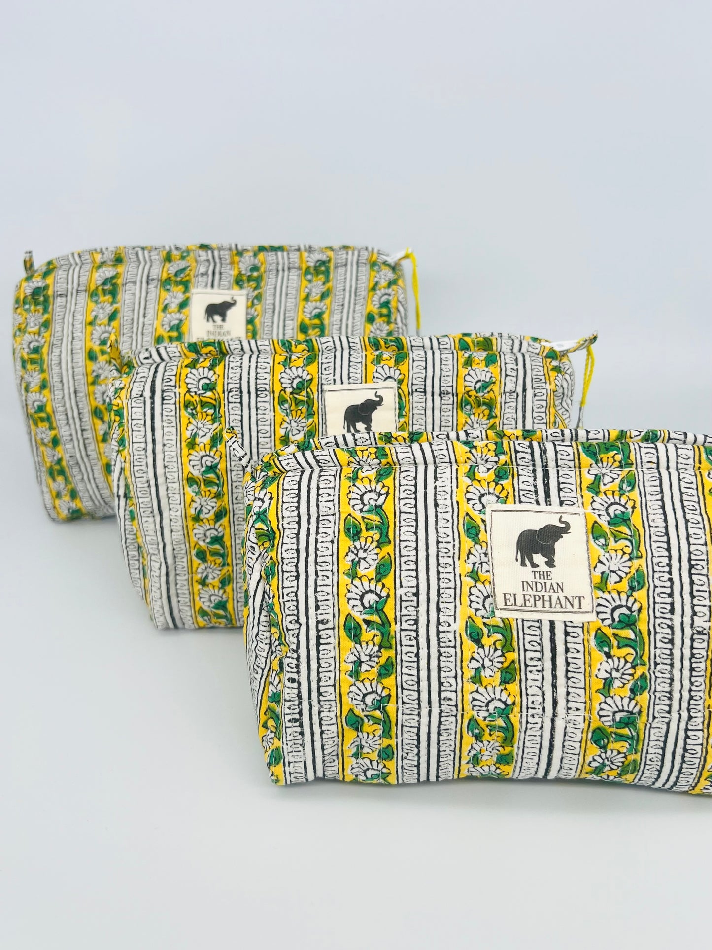 WATERPROOF MAKEUP BAG