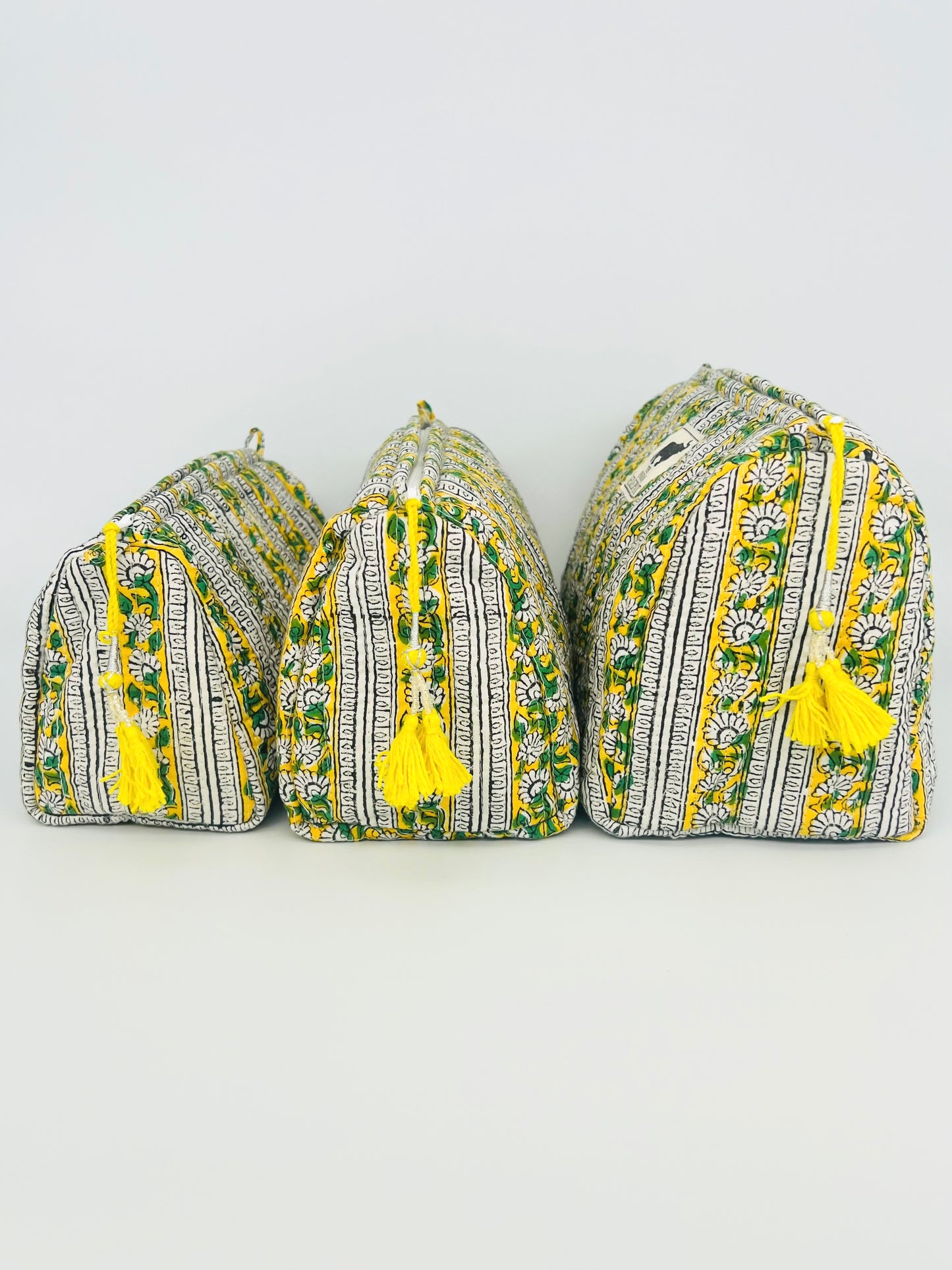 WATERPROOF MAKEUP BAG