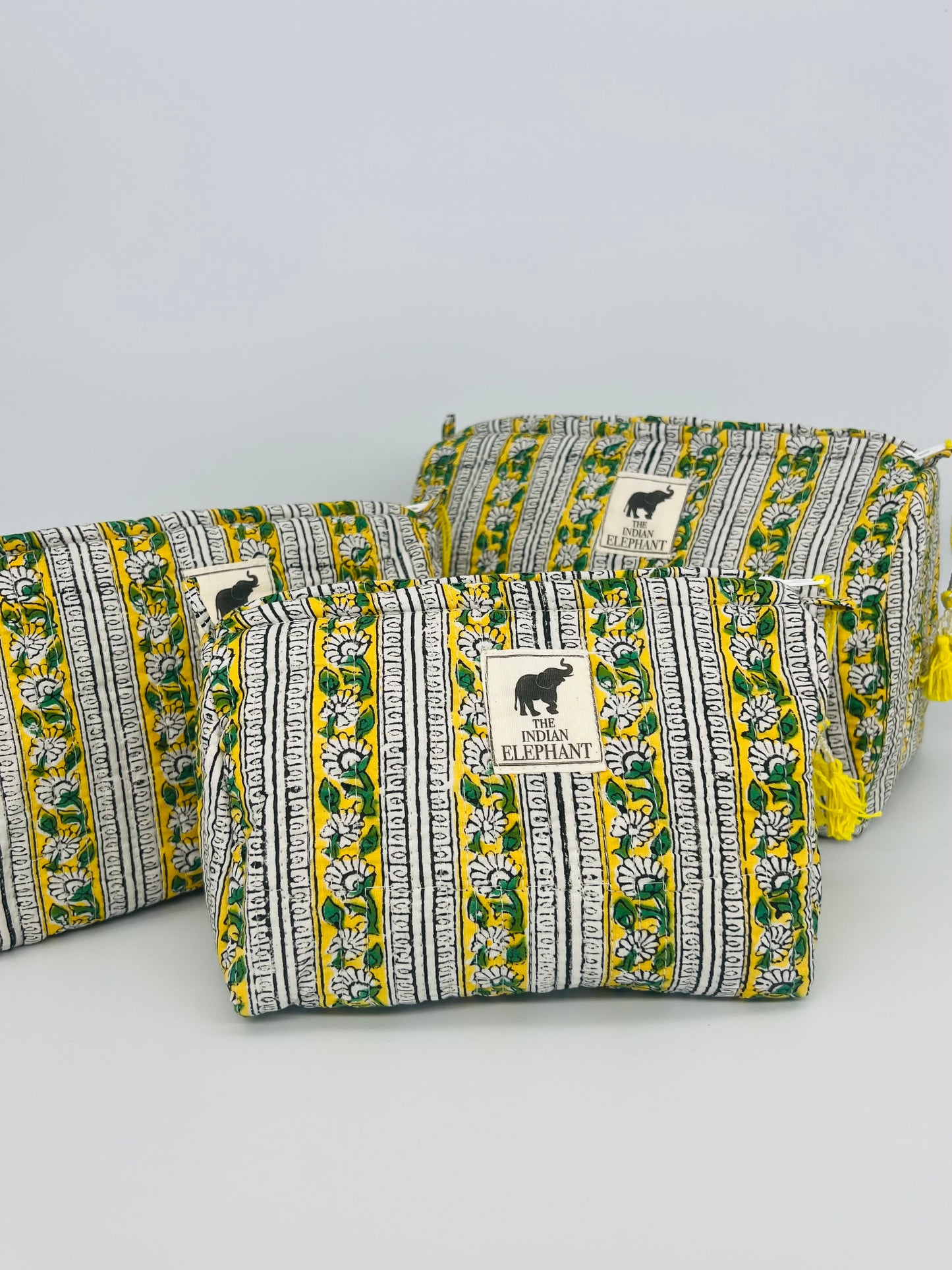 WATERPROOF MAKEUP BAG