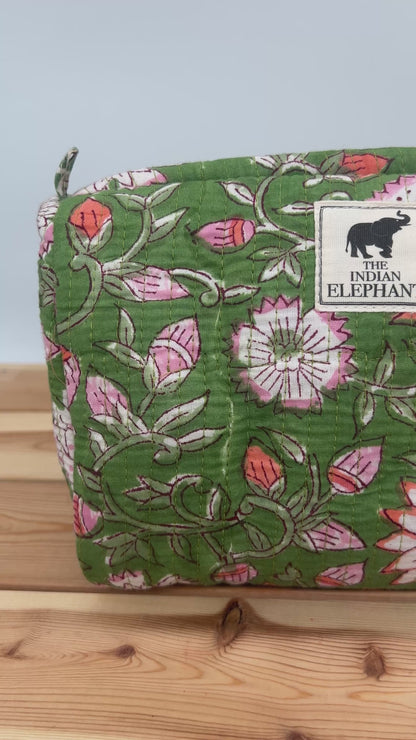 WATERPROOF MAKEUP BAG