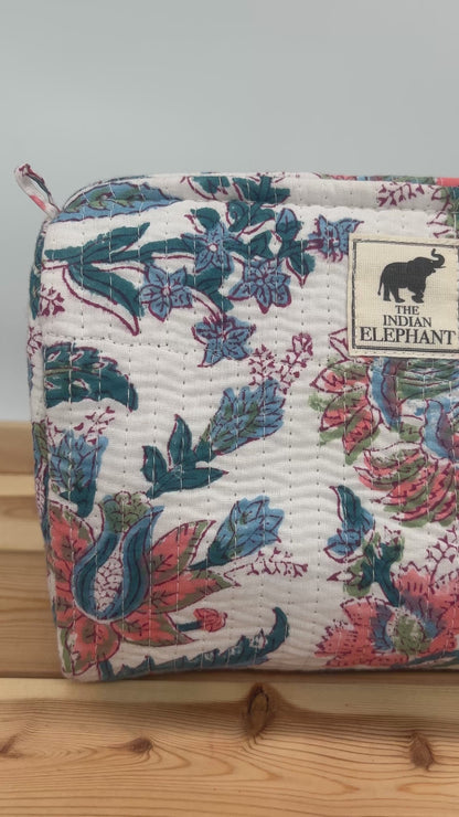 WATERPROOF MAKEUP BAG