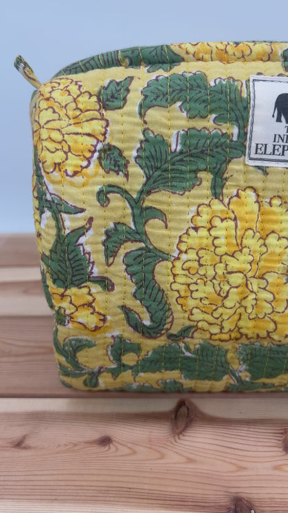 WATERPROOF MAKEUP BAG