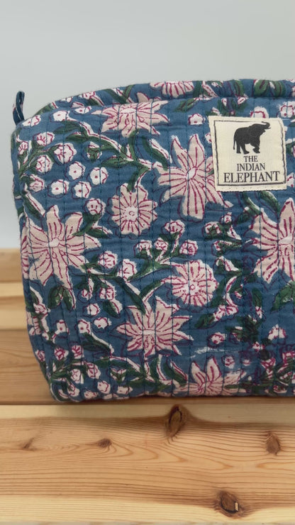 WATERPROOF MAKEUP BAG