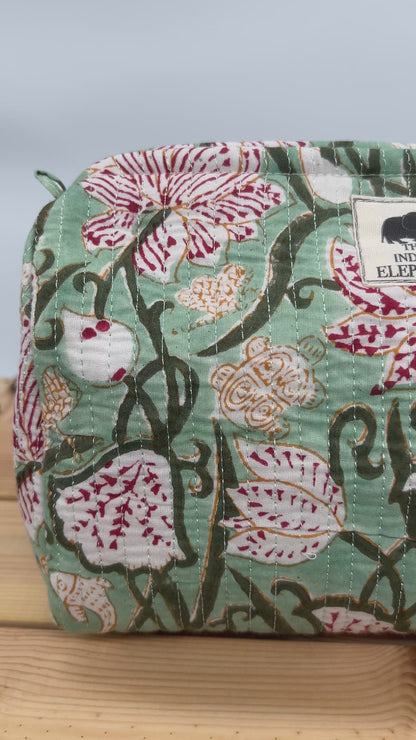 WATERPROOF MAKEUP BAG